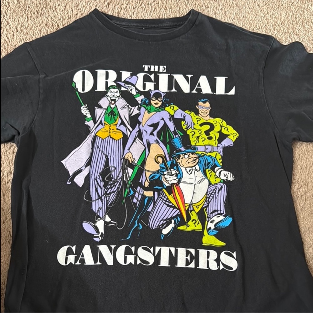 Black Graphic Tee with Comic Characters 🤍💚 5/$25